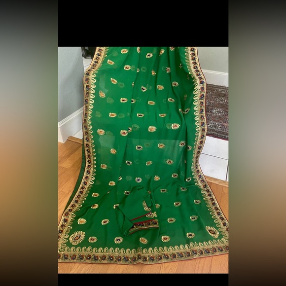 Exquisite Green Embroidered Wedding party indian/Pakistani saree - Picture 1 of 2